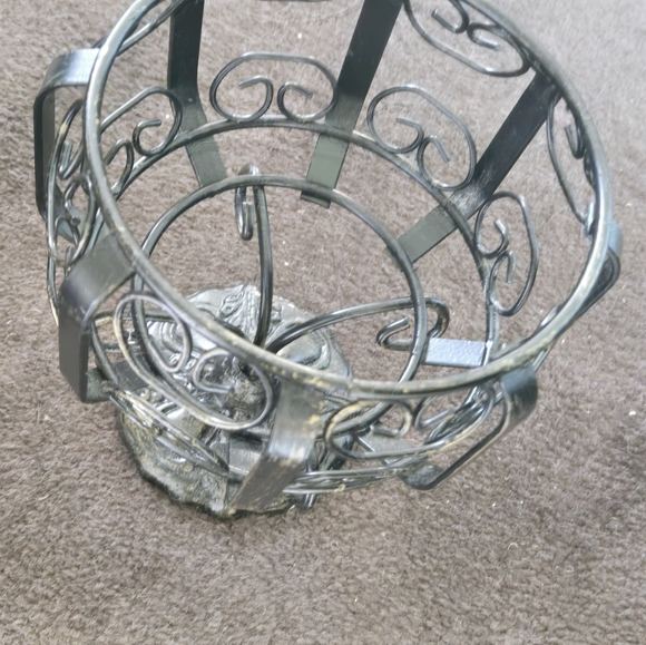 Pr METAL PLANT/CANDLE HOLDERS - Picture 3 of 3